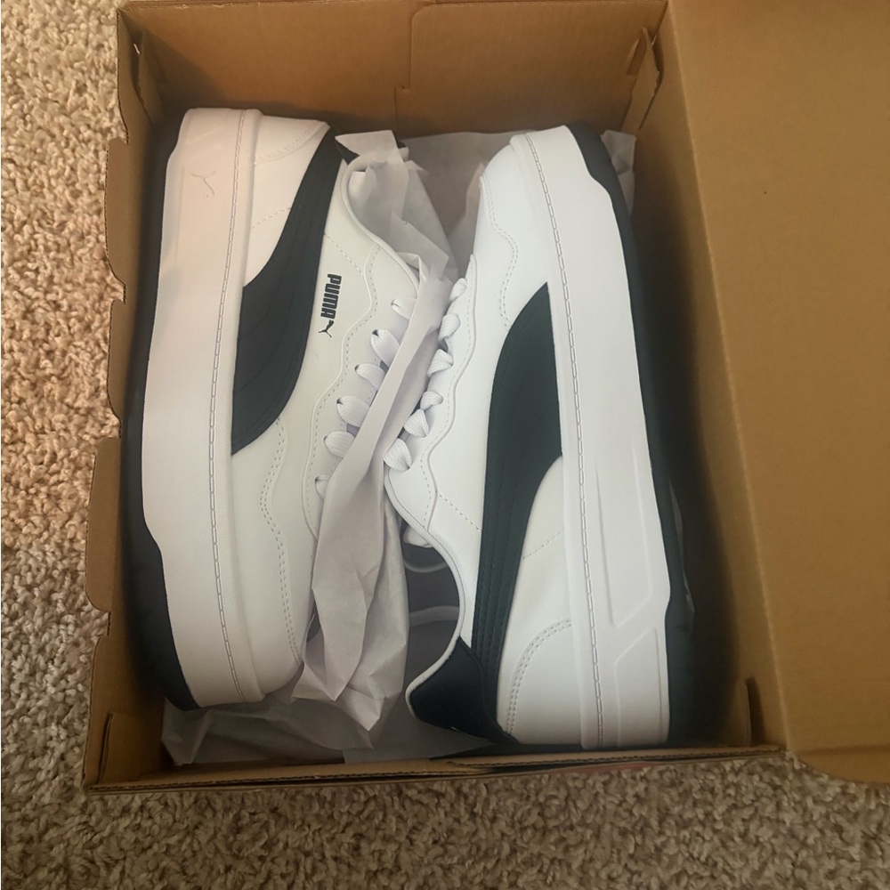 Puma White and back Sneakers size 7.5